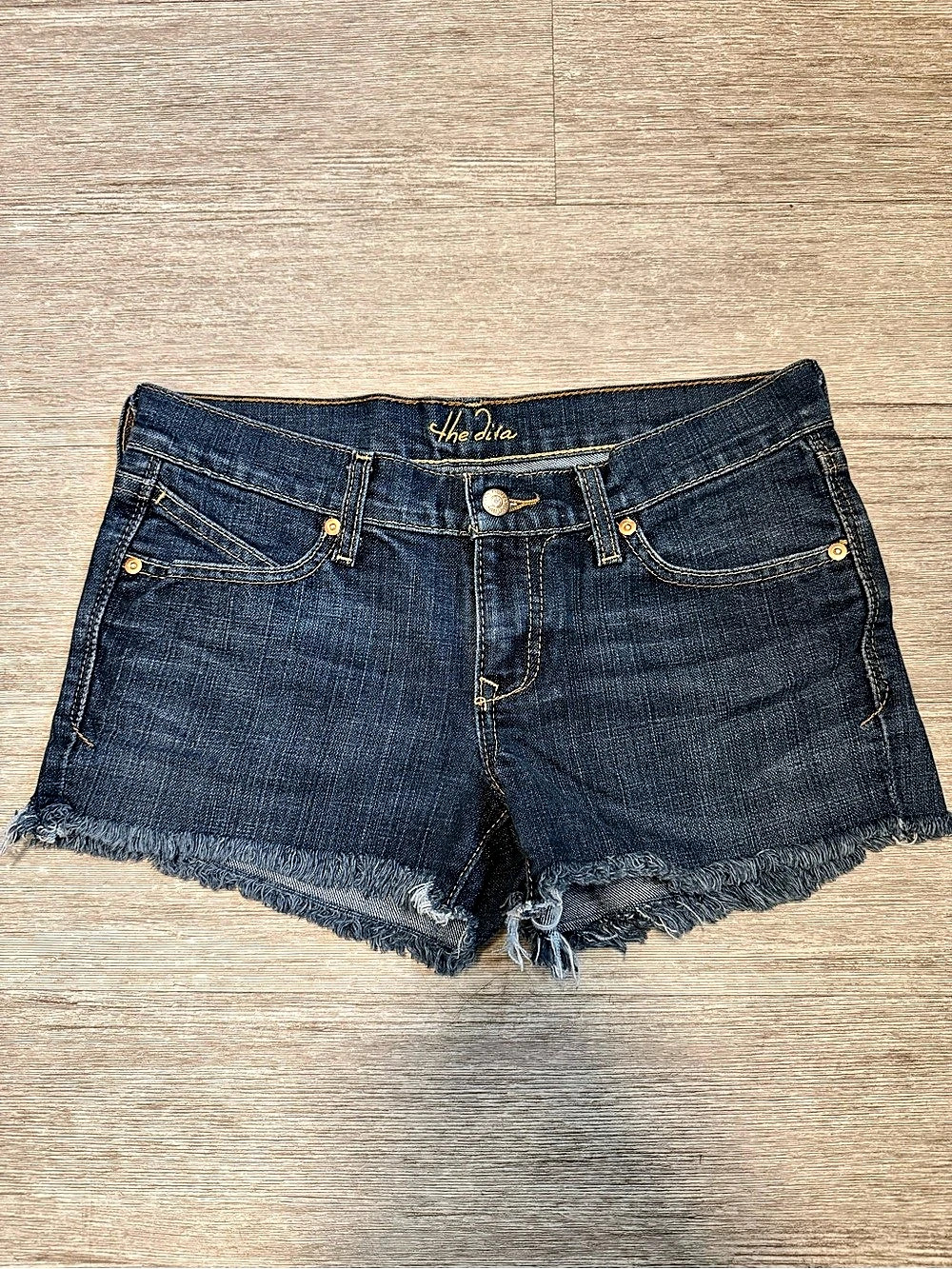 Old Navy The Diva Y2K Women's Low Rise Medium Wash Jean Shorts Size 4